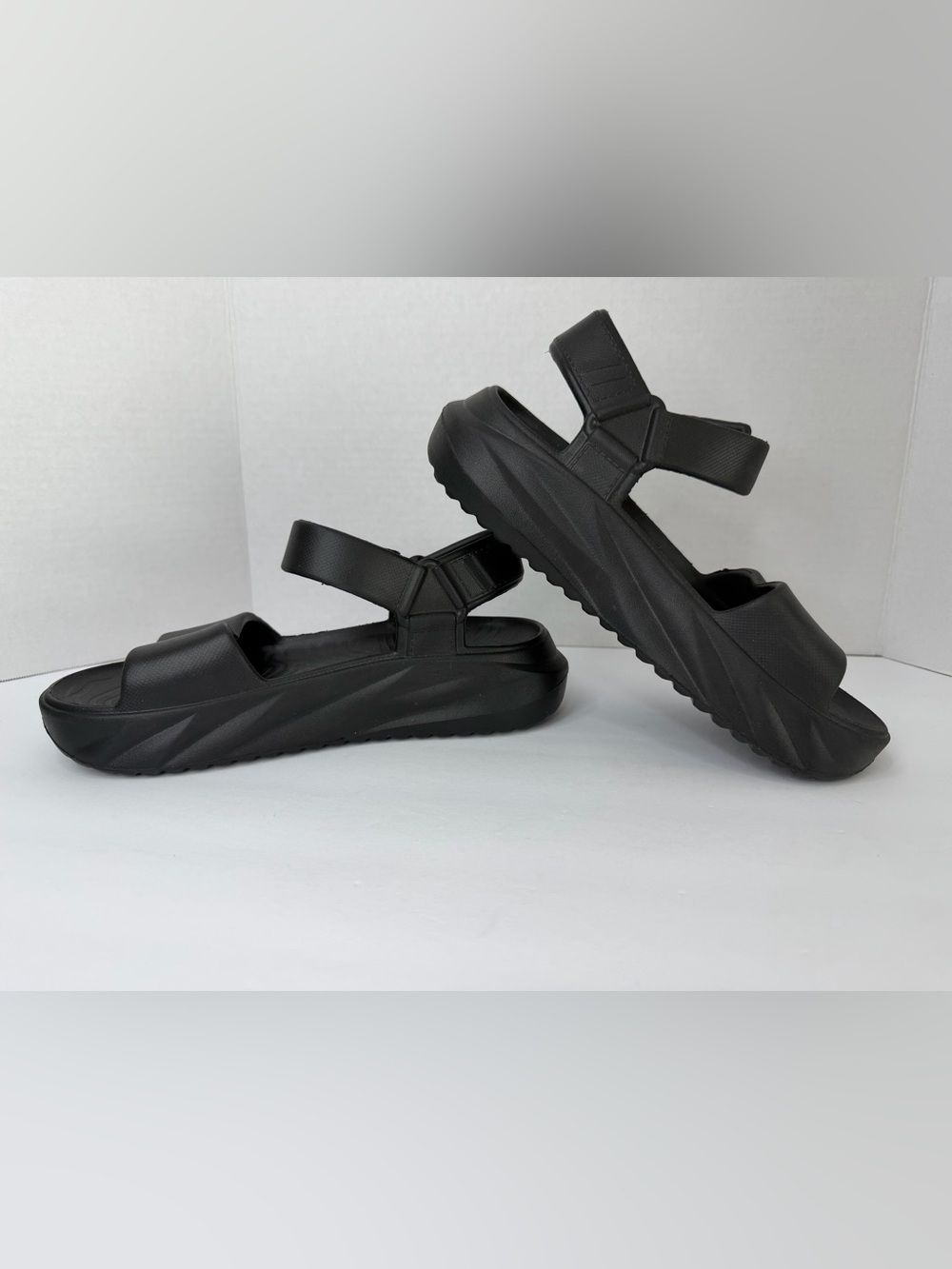 32 Degrees Cool Black Chunky Platform Sandals W6-7 NWOT Comfort